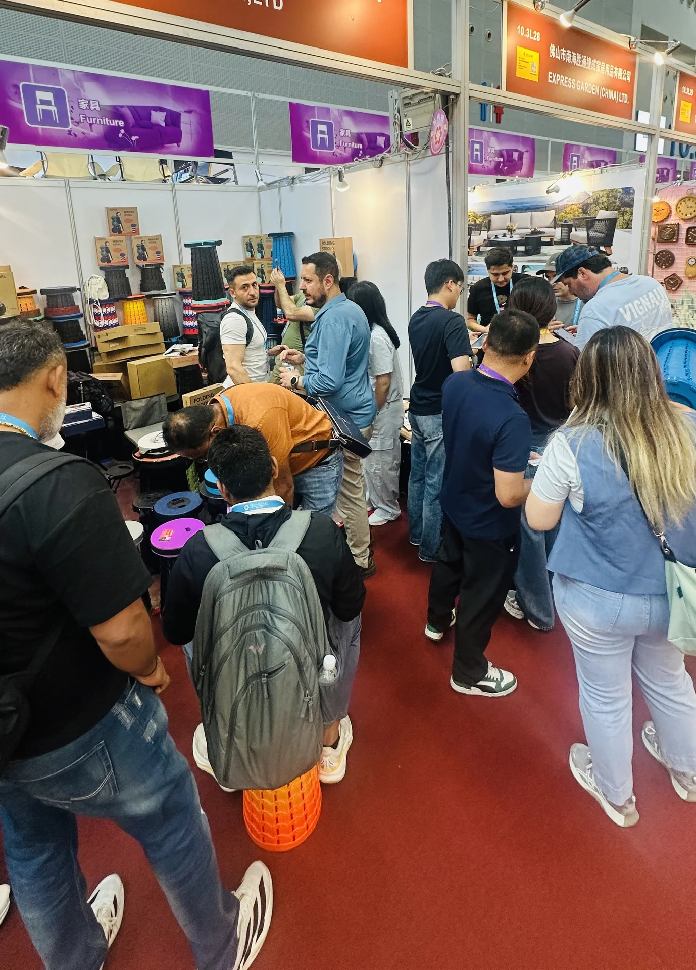 Wholesale buyers crowding Locyop stool booth at Canton Fair 2026